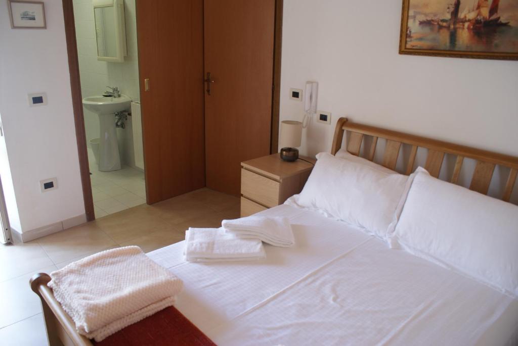 Apricot House room 5